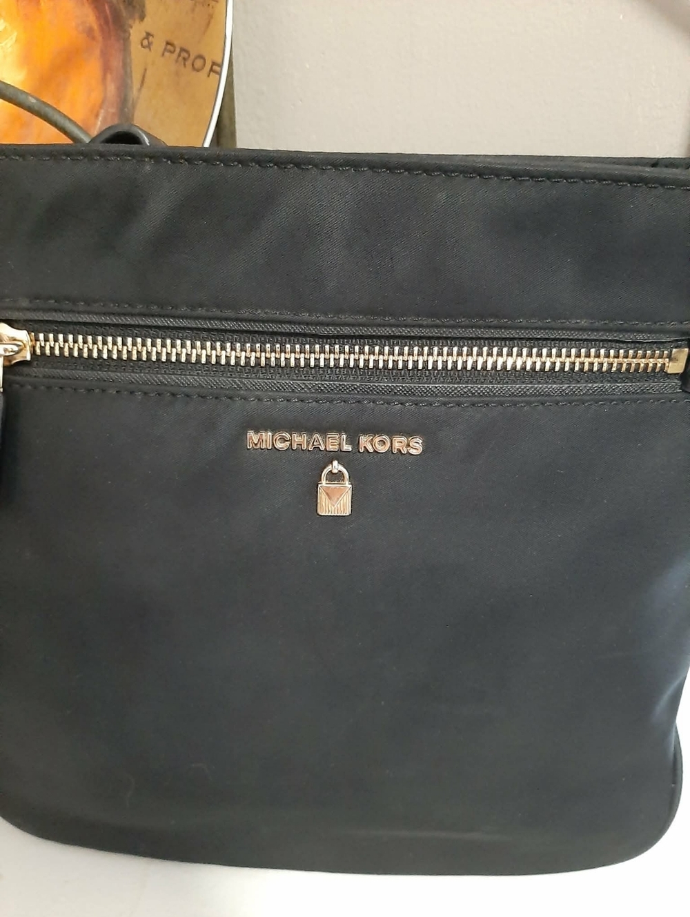 MICHAEL KORS "Kelsey" Large Black Nylon Crossbody Swingpack Bag w/ Gold Fixtures - Picture 7 of 10